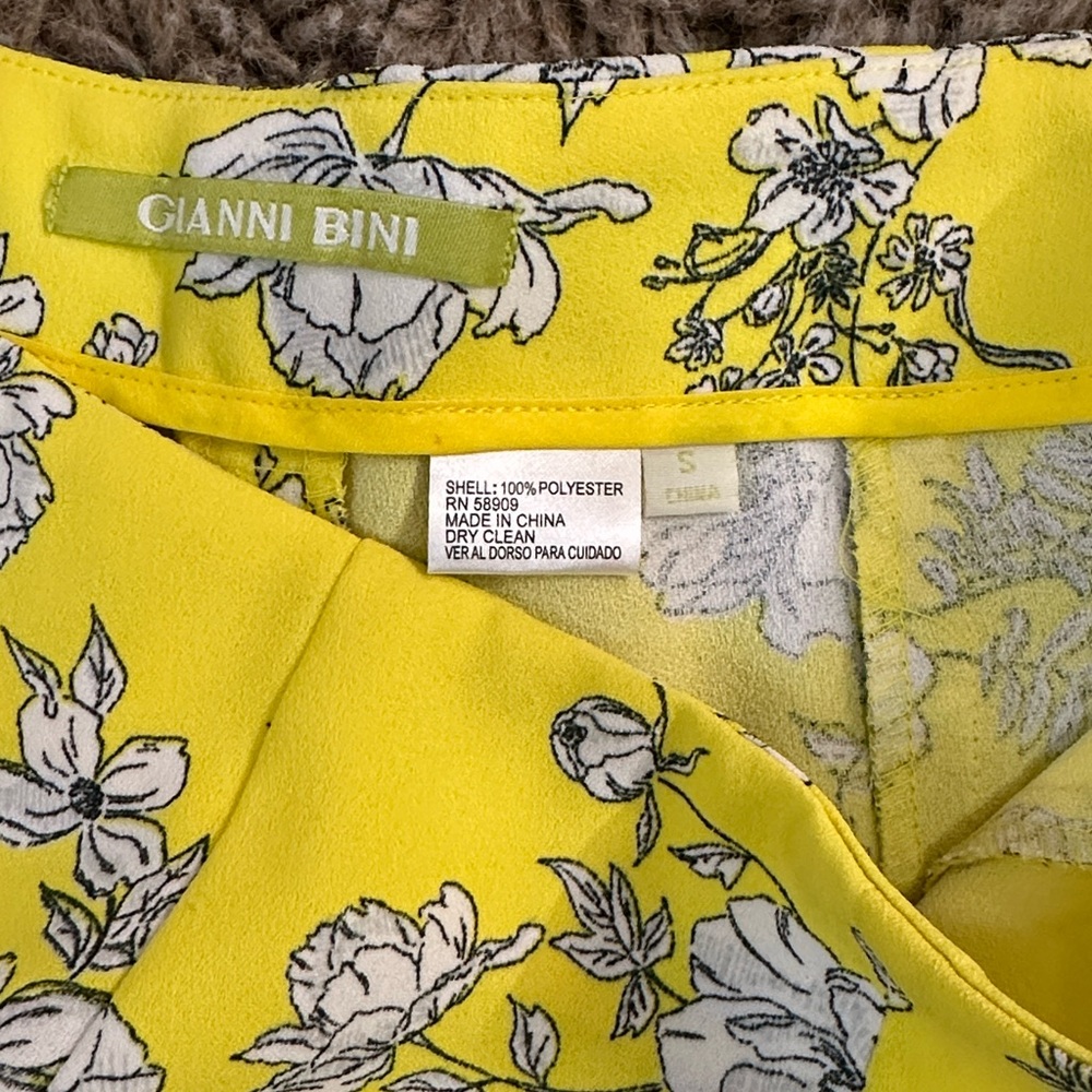 Gianni Bini Yellow Floral Women’s Shorts - Picture 5 of 5